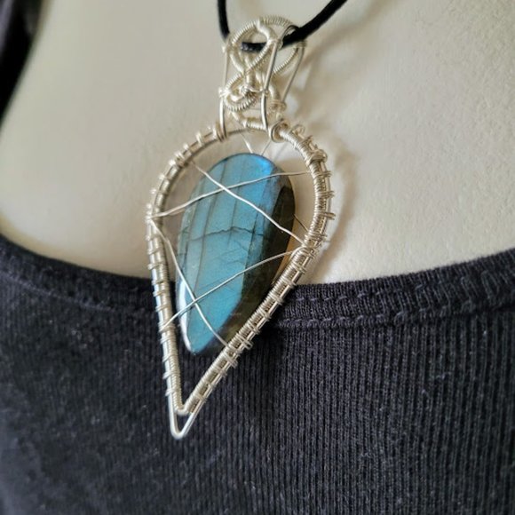 Hey, I'm Jules. I Accept All Reasonable Offers! I Make Hand-Crafted Jewelry! HMU - Picture 8 of 9